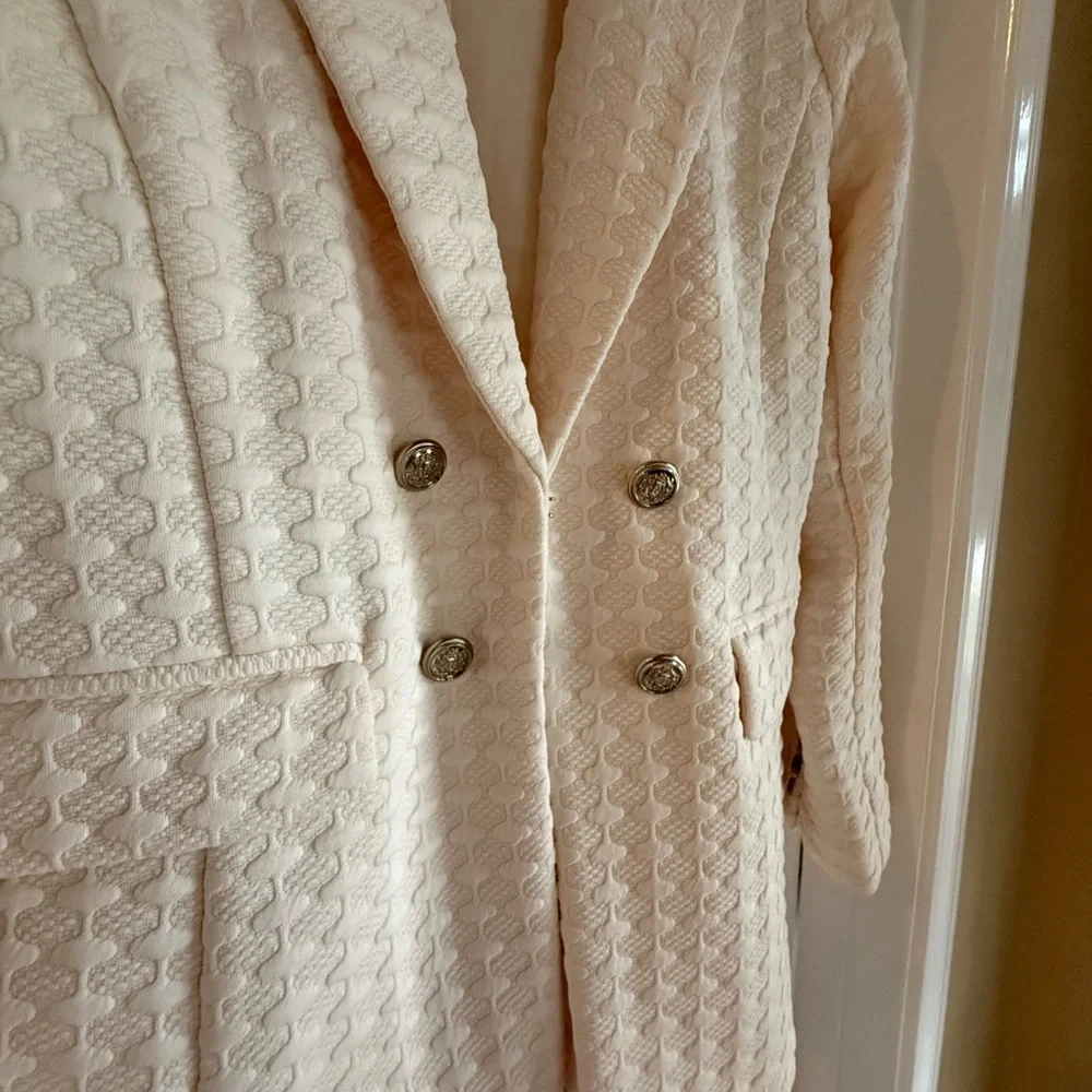 Chico's Cream Textured Blazer Chico Size “2” and US size 12. Like brand new - Picture 4 of 8
